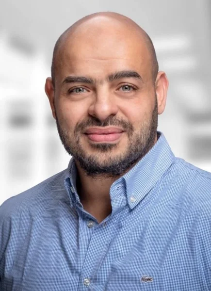 دكتور عمرو امام استشاري القلب و الأوعية الدموية والقسطرة